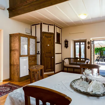 Anassa Estate Cultural Heritage * העיירה רתימנו